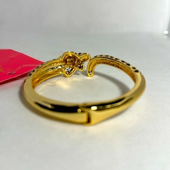 Lilly Pulitzer Gold Leopard Hinged Cuff Bracelet and Matching Post Earrings- NWT - Picture 3 of 7